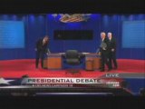 McCain fait la grimace après le débat avec Obama
