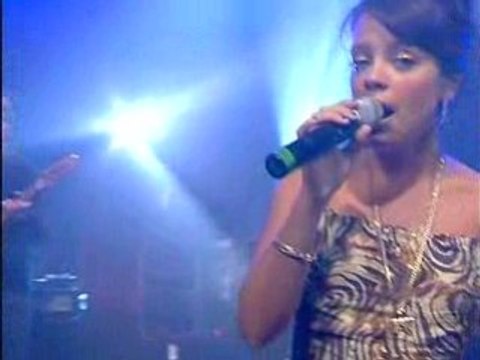 Lily Allen - Smile (AOL Sessions)