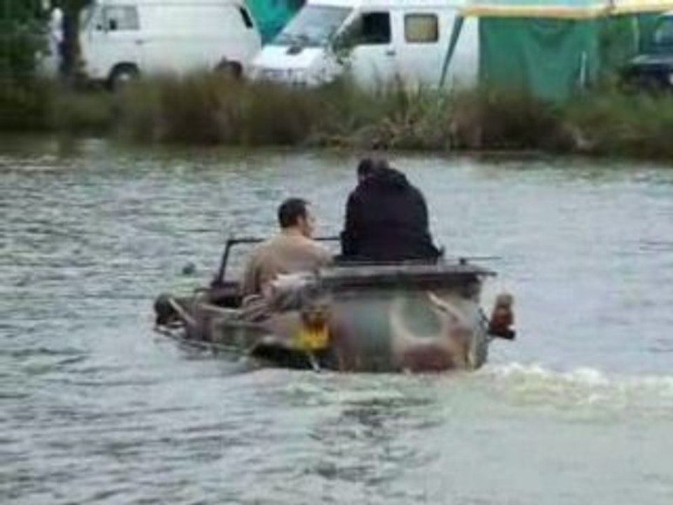 SCHWIMMWAGEN DE 1944  n°1