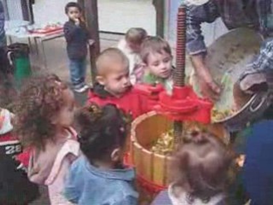 Les "Croqueurs de pommes" à La maternelle