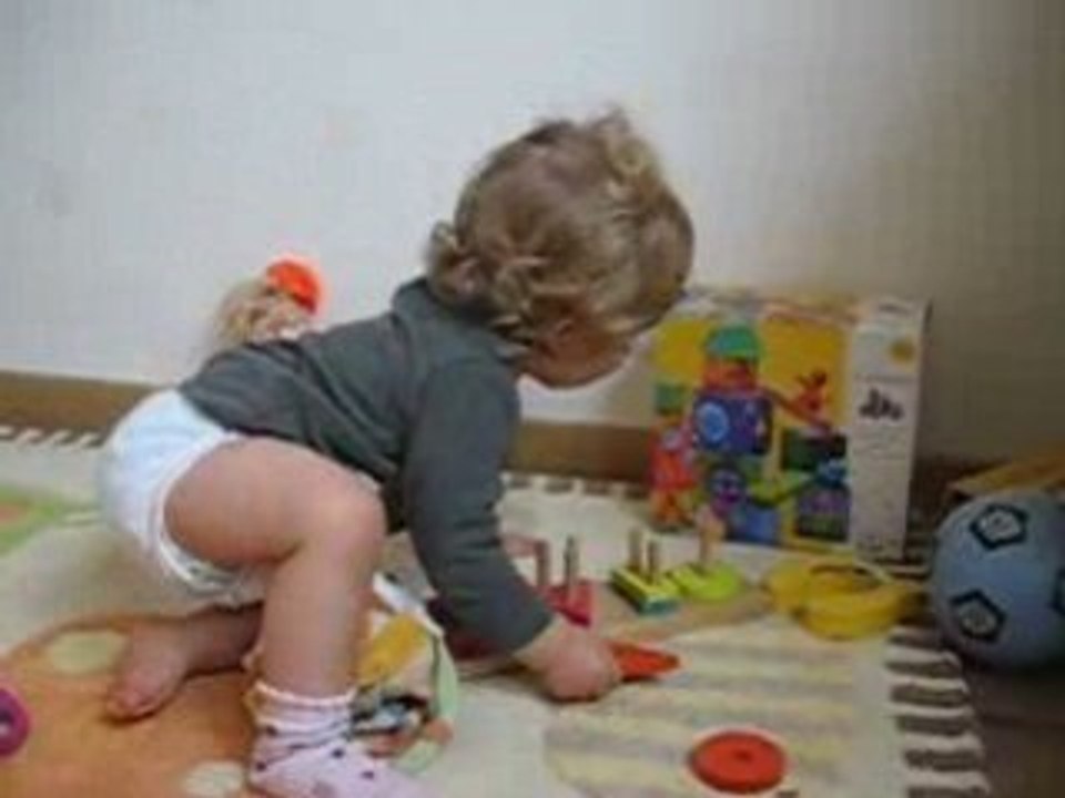 Maelle dans sa chambre