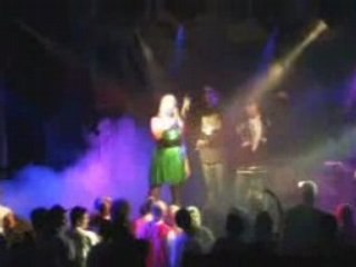 23:45 выступление перед  Ja Rule 2008