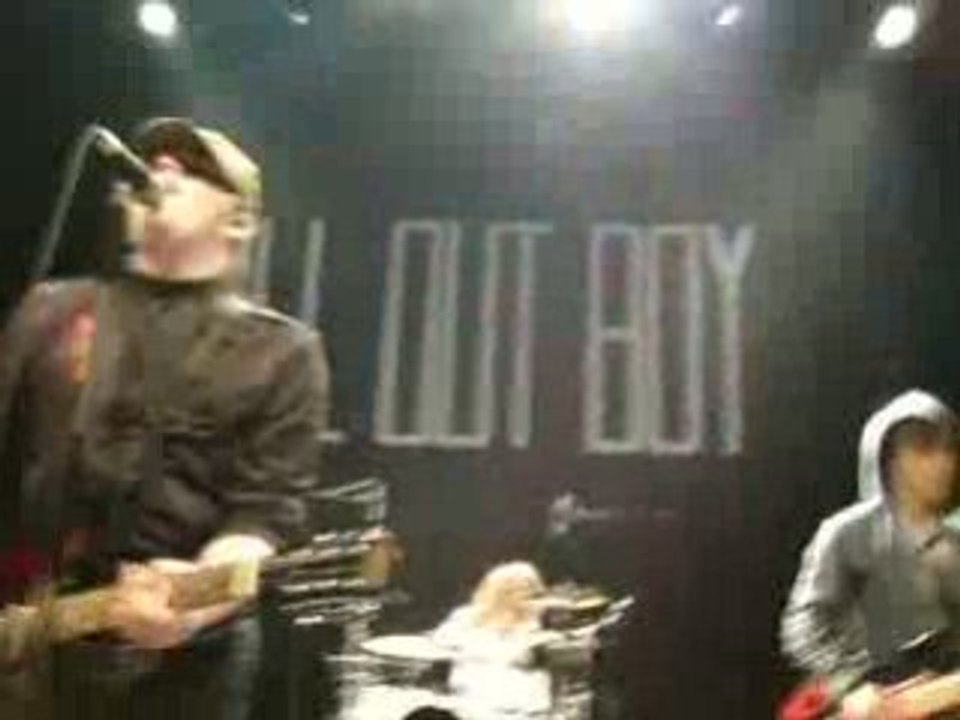Fall Out Boy - Cover Estelle:American Boy+Sugar.. La Cigale