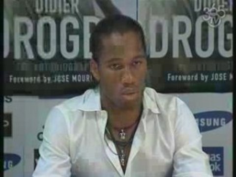 Football365 : Drogba présente son autobiographie