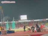 Pole vaulter breaks pole during Common Wealth Games