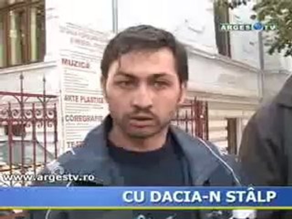 Cu Dacia-n stalp