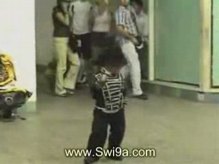 Video-mini jackson,sur fond zik arabe