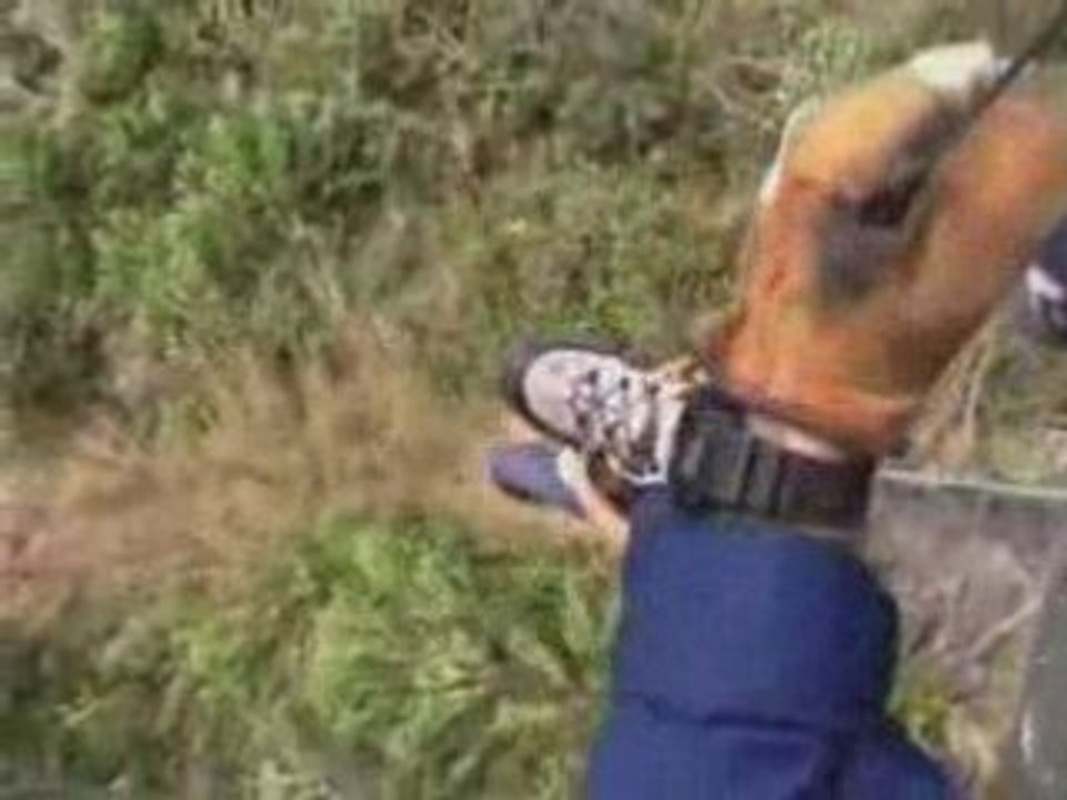 Secours en hélicoptère avec treuillage