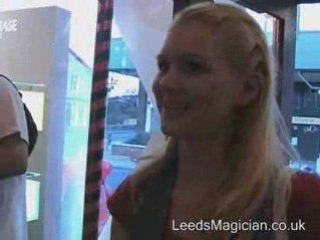 Leeds Magician - Close up magician in West Yorkshire