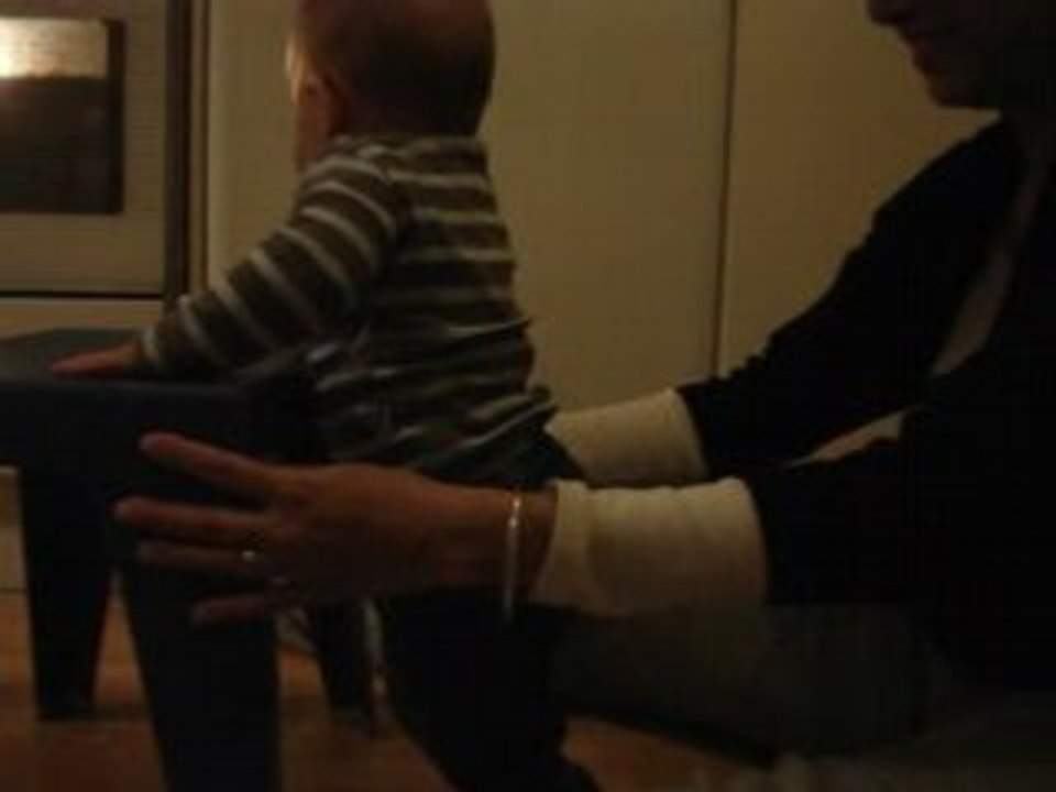 Oskar marche, enfin presque 2 ! Oct 2008