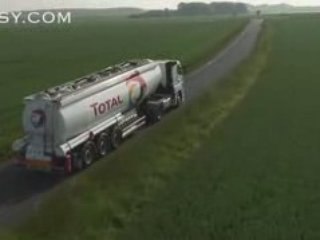 Survol de champs de colza pour Total