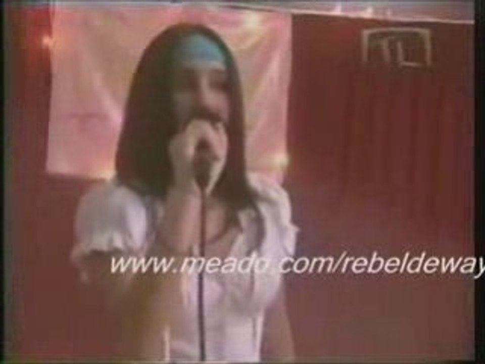 Dulce Maria cantando "No se si es Amor"