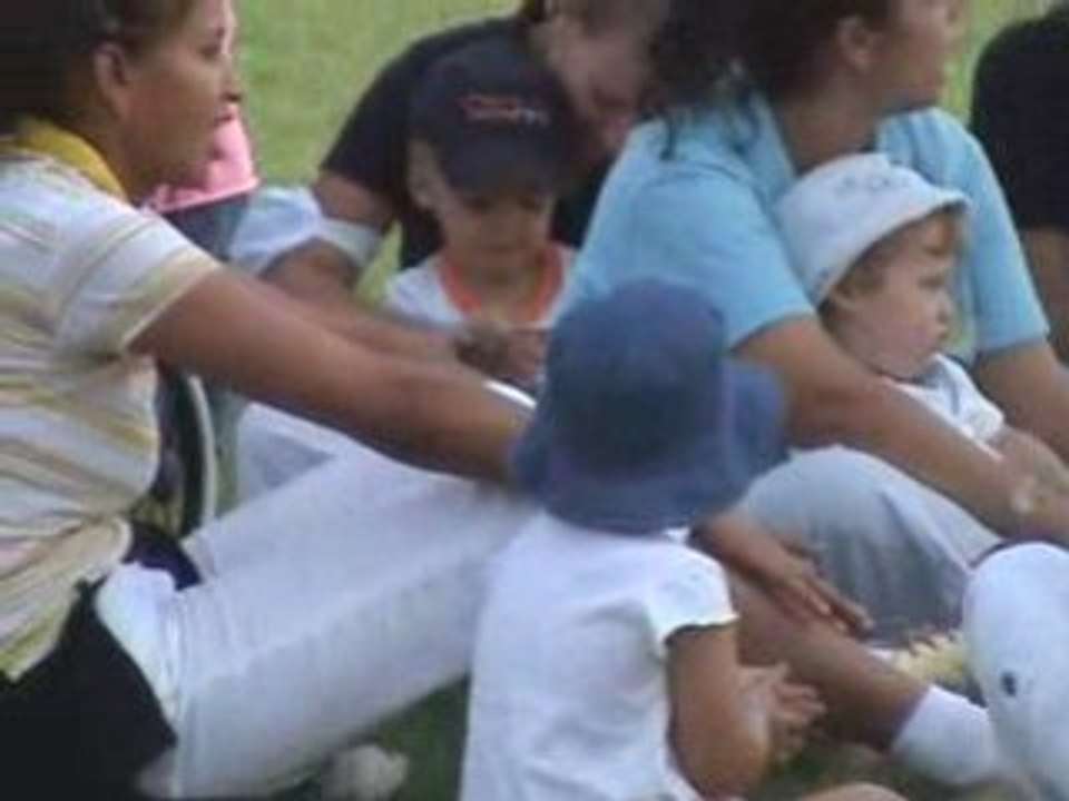 Jeux dans l'herbe au mini-club
