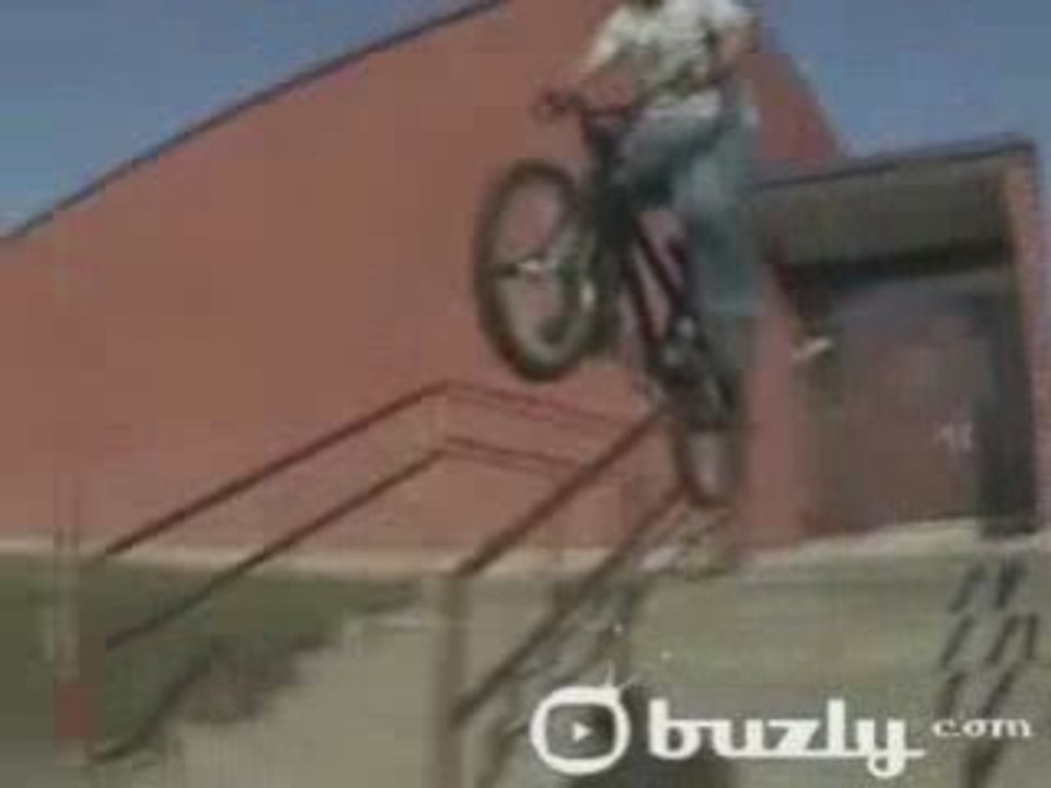 Enorme accident de BMX