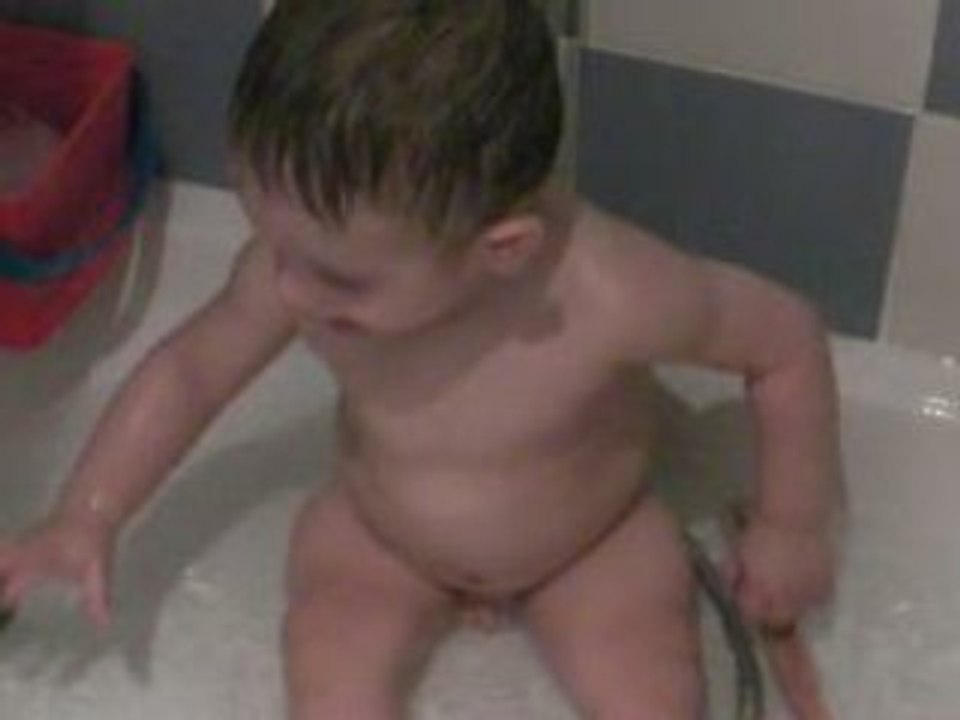 kylian a la douche
