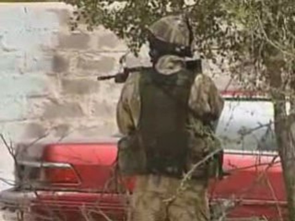 John Hutton visits Iraq