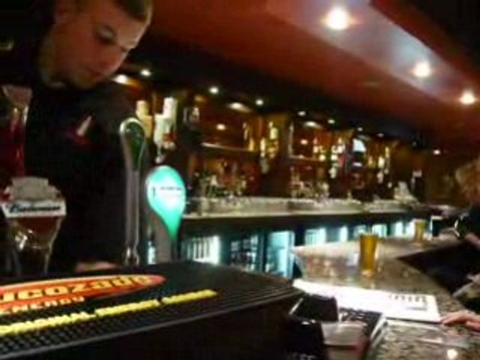 V08- Un verre au pub