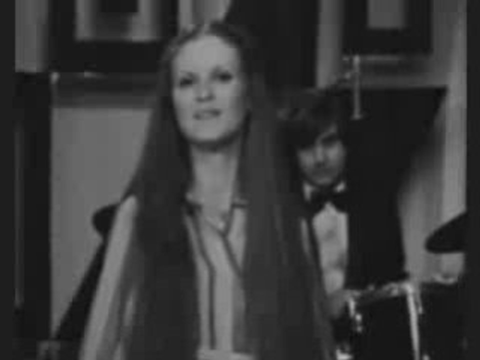 PATRICIA LAVILA - L'amour est toujours en vacances