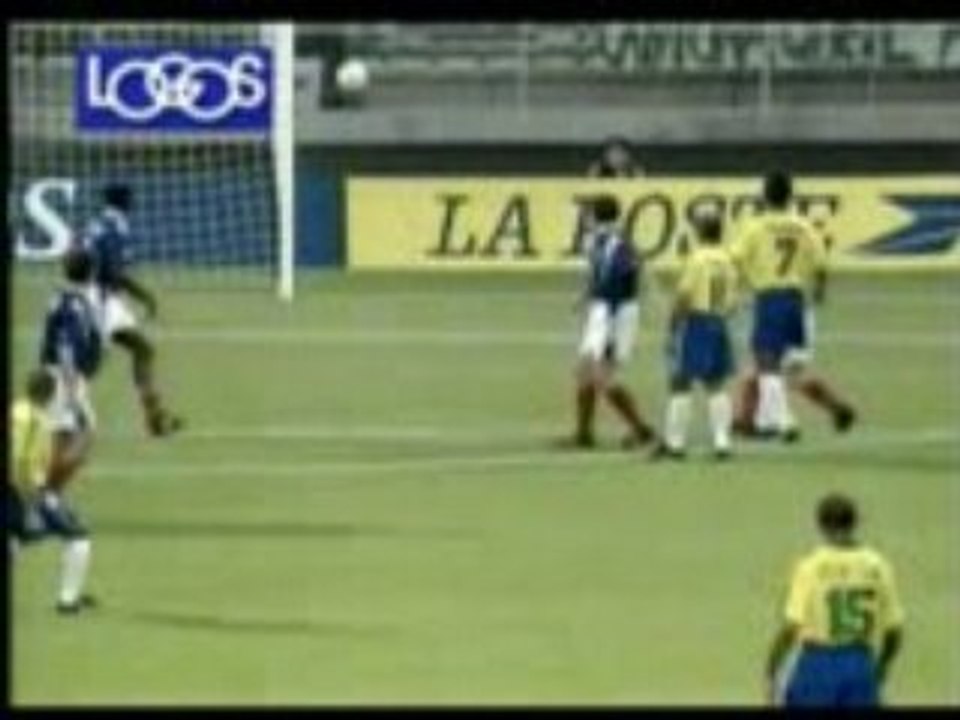 Football - Roberto Carlos Best Free Kick Ever_(