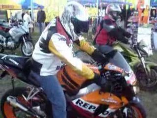 la brionne 19/10/08depart du cb1000r attention sa glisse