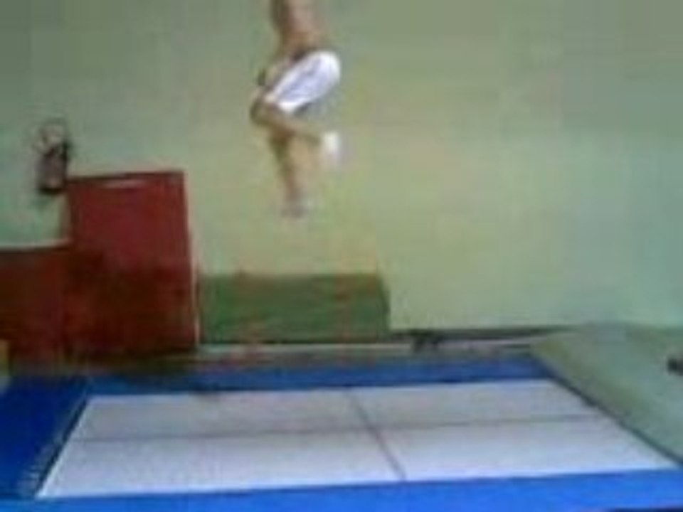 Tricks trampoline vrille