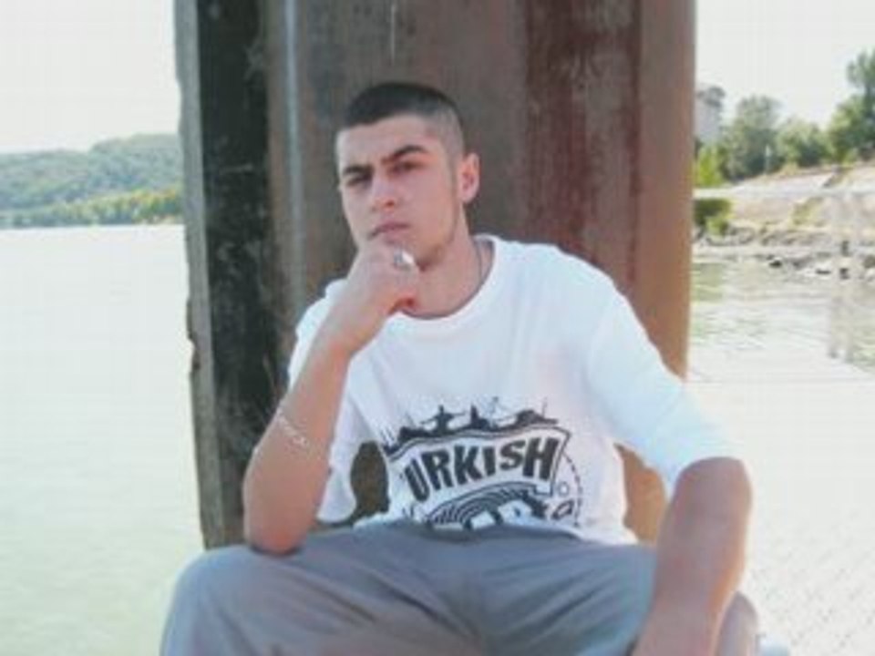 TURKCE RAP : AZED IZED aka YOZGATLI MC - ISLAMA DOGRU - Din