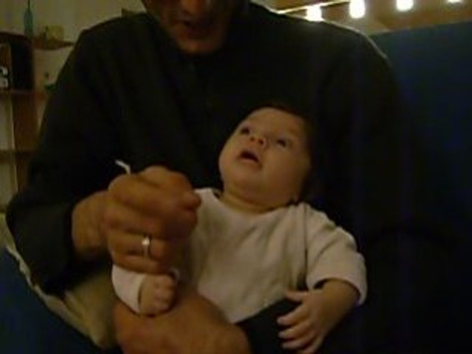 Papa joue avec mon nez