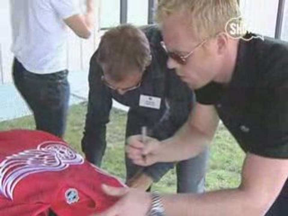 Detroit Red Wings join King of Sweden for Corvette test driv