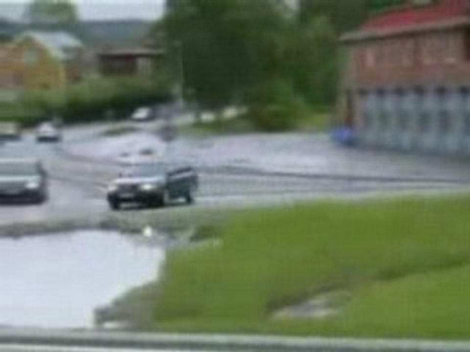 audi drift autour d un rond point