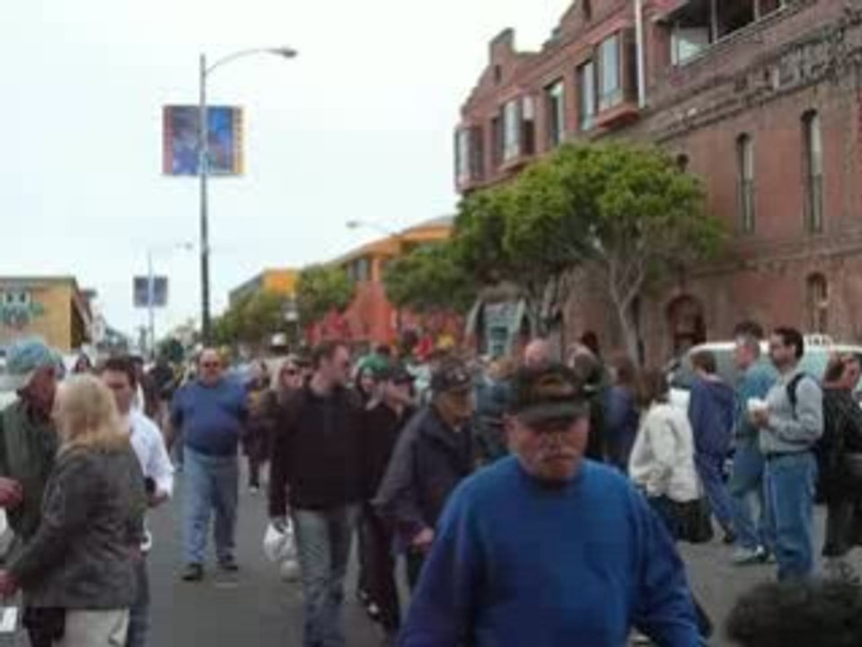 Film 2008 juillet San Francisco chanteuse de rue 1