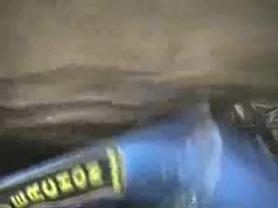 Accident de rally, chute dans une rivière