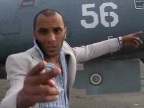 MORSAY INSULTE VINCENEIL SUR UN AVION DE CHASSE AIIIIE LOURD