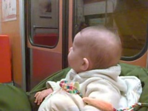 Oskar dans le metro Helsinki Oct 2008