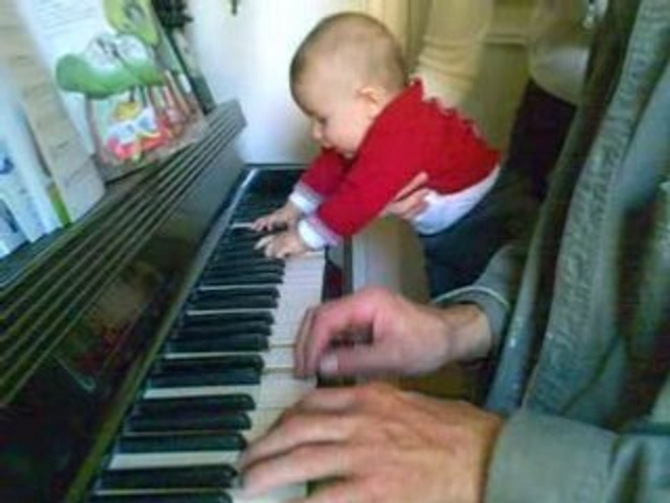 Oskar 1ere lecon de piano Oct 2008