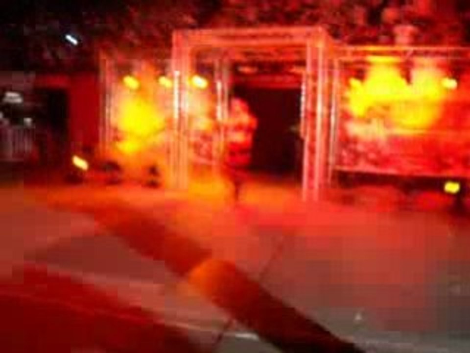 wwe raw bercy  Entree kane