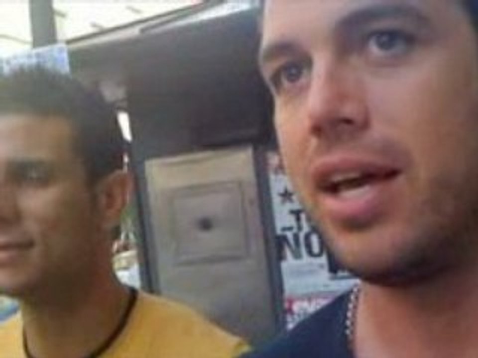 Márcio y Rafa van a despedirse de Elton a la tienda Custo