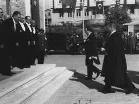 Atatürk - Onuncu Yıl Marşı