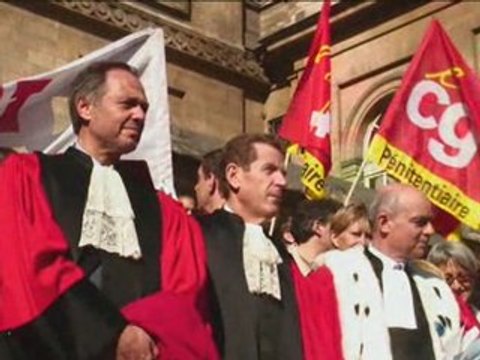 Manif de robes contre Rachida Dati