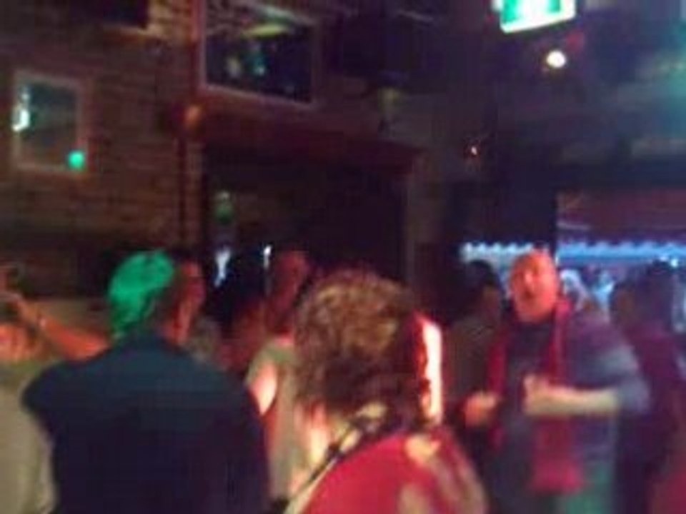 PSV OM AVANT MATCH DANS LE LOCAL DES SUPPORTER DU PSV