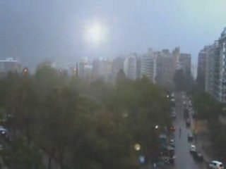 ovni bizarre plane sur Uruguai 22 octobre 2008