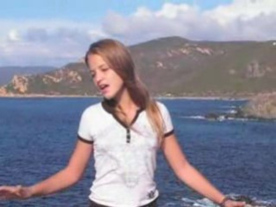 Marine chante comme un ouragan de stéphanie de monaco