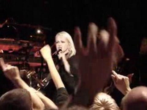 Cyndi Lauper - Sisters of Avalon [Live@Bataclan, Paris]