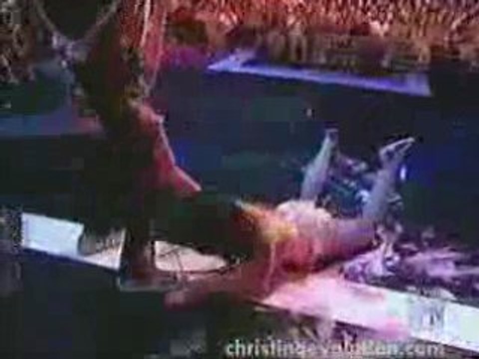 Katy Perry fell down
