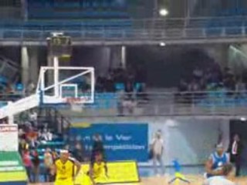 3 pts nichols + 3 pts roumain