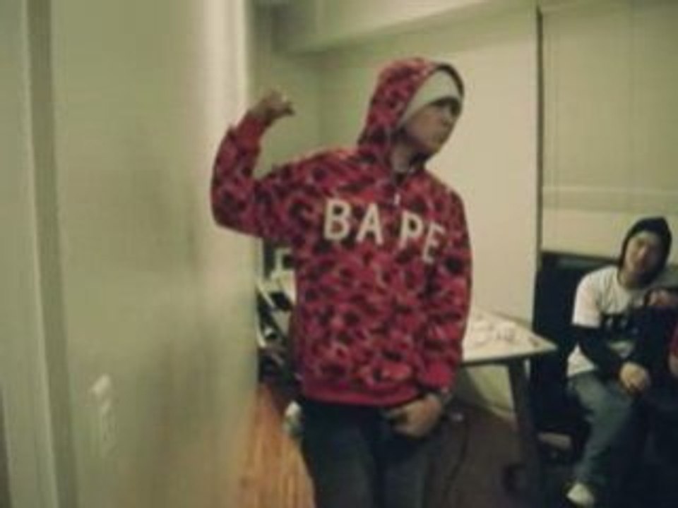 BIG BANG T.O.P singing