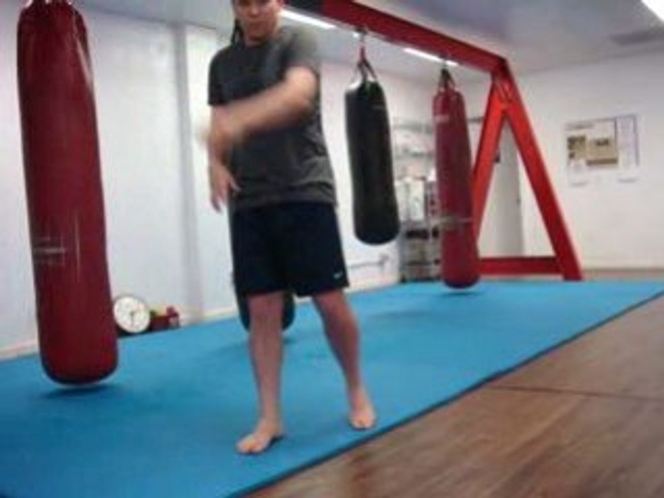 Donnie B. - Old Style Muay Thai Round Kick