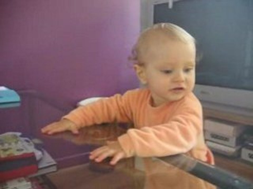 Hugo fait du tam tam