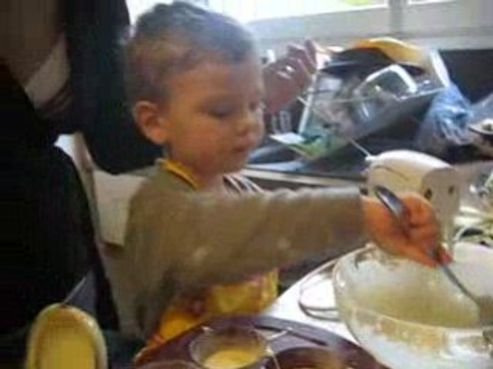 Maxime prépare un gateau