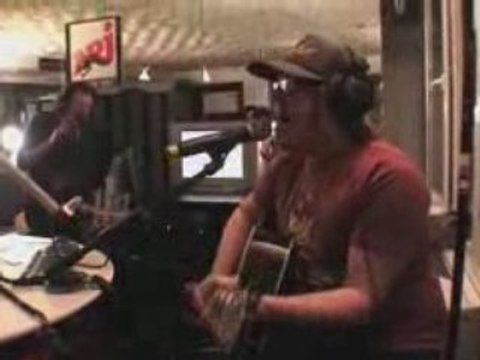 Fall Out Boy - I don't care - Live - NRJ Mikl L'émission sans interdit