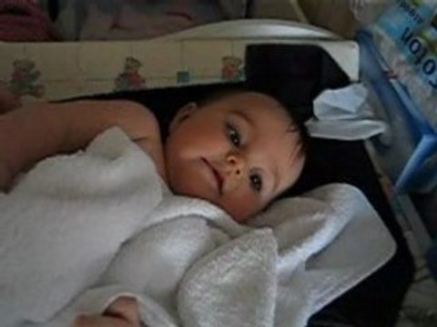 Partie de cache cache avec papa